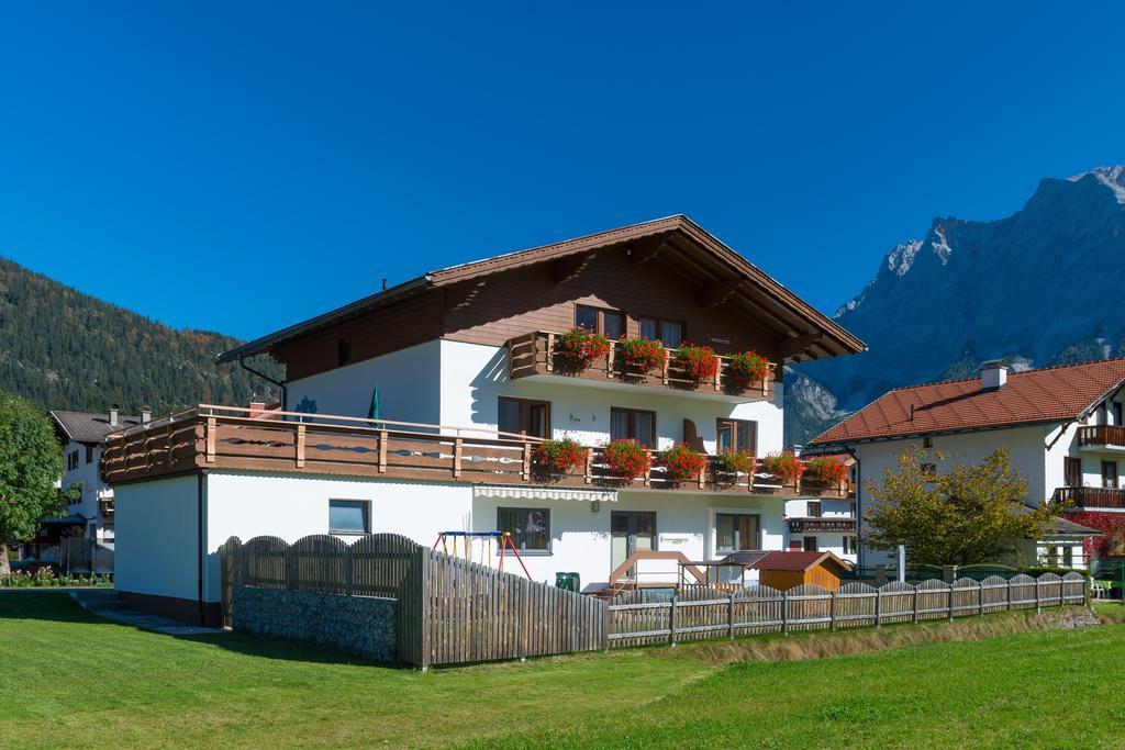 Haus Enzian Apartment Lermoos Exterior foto