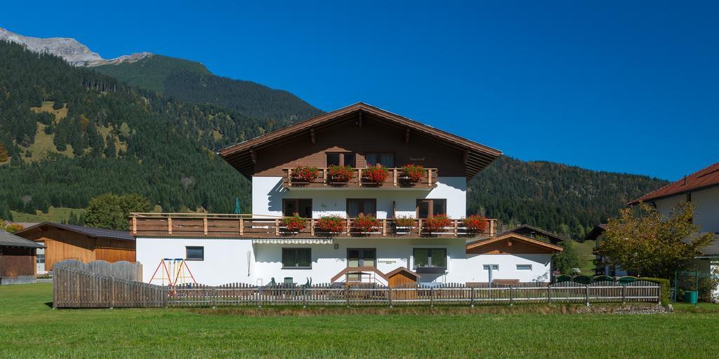 Haus Enzian Apartment Lermoos Exterior foto